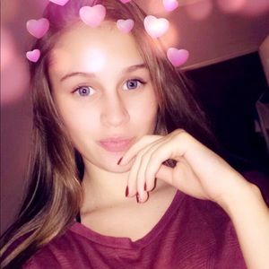 Meet your Posher, Alexis